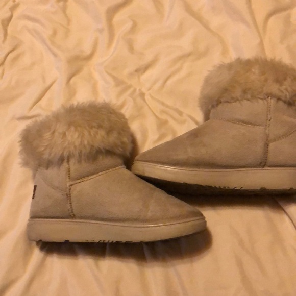 Fuzzy boots - Picture 2 of 5